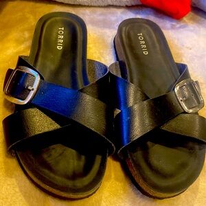 Womens black open silver buckle sandals size 9.5
